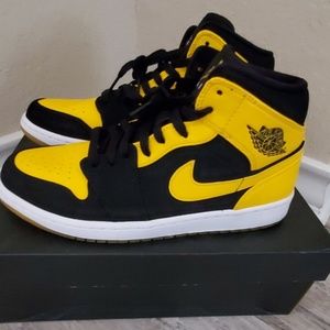Jordan 1s mid